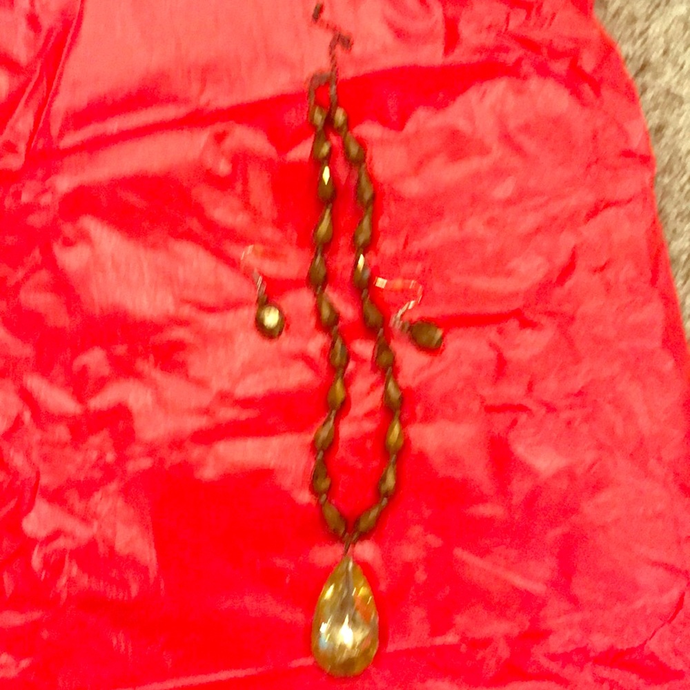 Brown / gold costume necklace/earring set.